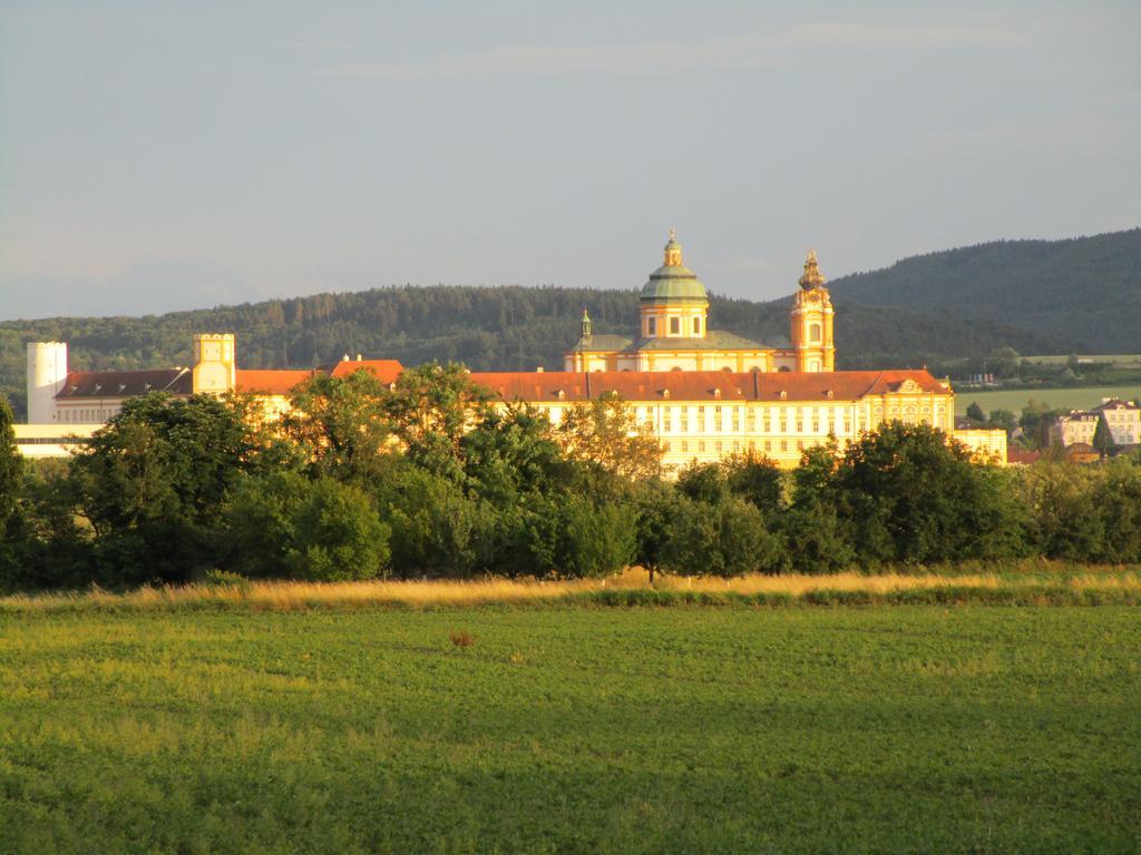 Haus Sundl - Privatzimmer Emmersdorf an der Donau Exterior foto